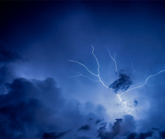 Blitzschlag Gewitter Überspannungsschutz PARATRONIC