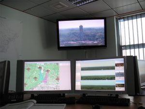 Vue des écrans d'ordinateur sur le système ADELIE dans les locaux du SDIS40